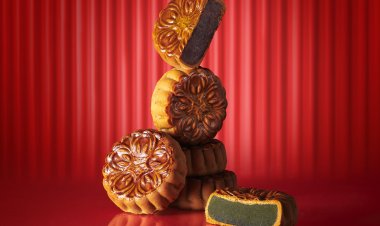 (Till 28 Aug 2022) Chateraise Singapore pre-order 4pcs mooncake in a box sesame, red bean, matcha, orange chocolate at $27.80 (UP $29.80)
