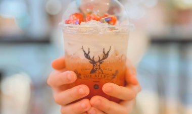 The Alley @ Aperia Mall giveaway one week supply of free bubble tea plus 10% off Christmas Ruby Macchiato when you selfie at store